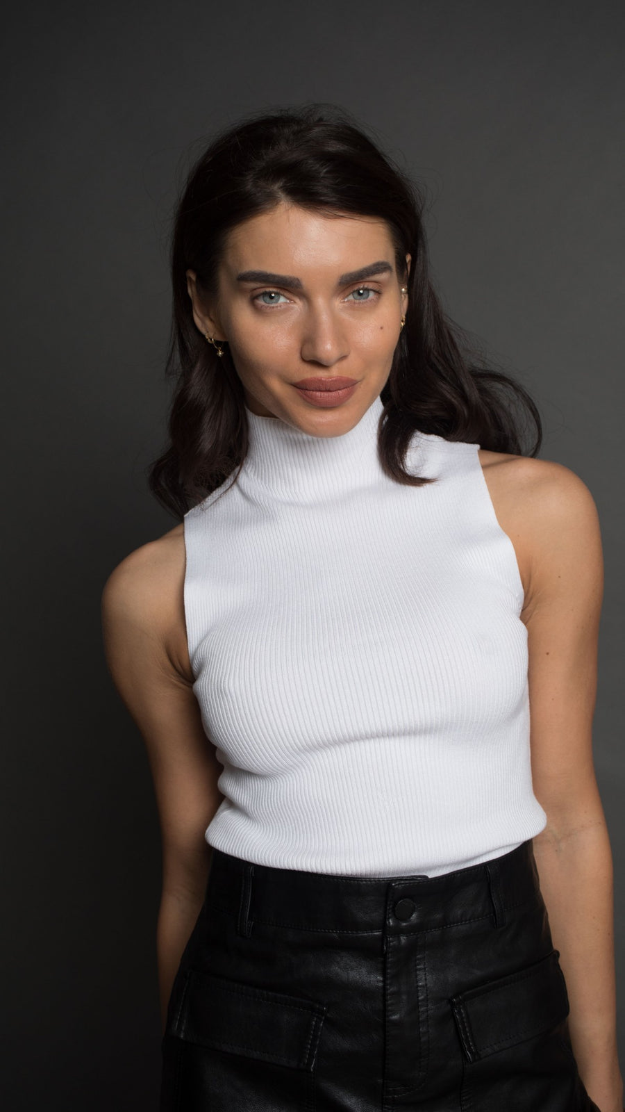 White sleeveless turtle neck